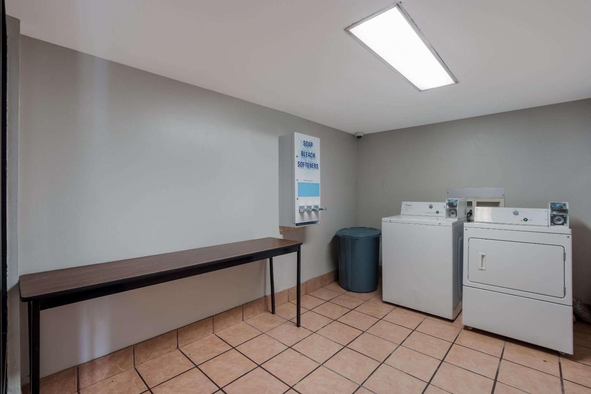 Quality Inn Fort Jackson Columbia Bagian luar foto