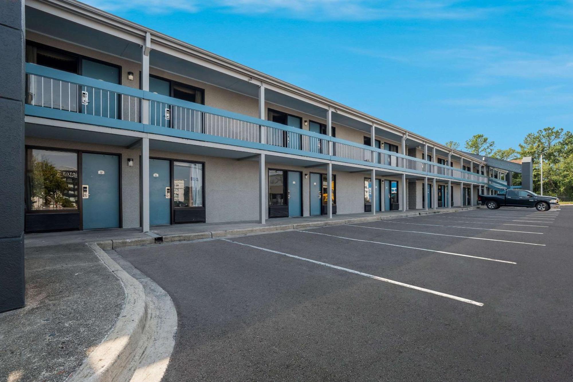 Quality Inn Fort Jackson Columbia Bagian luar foto